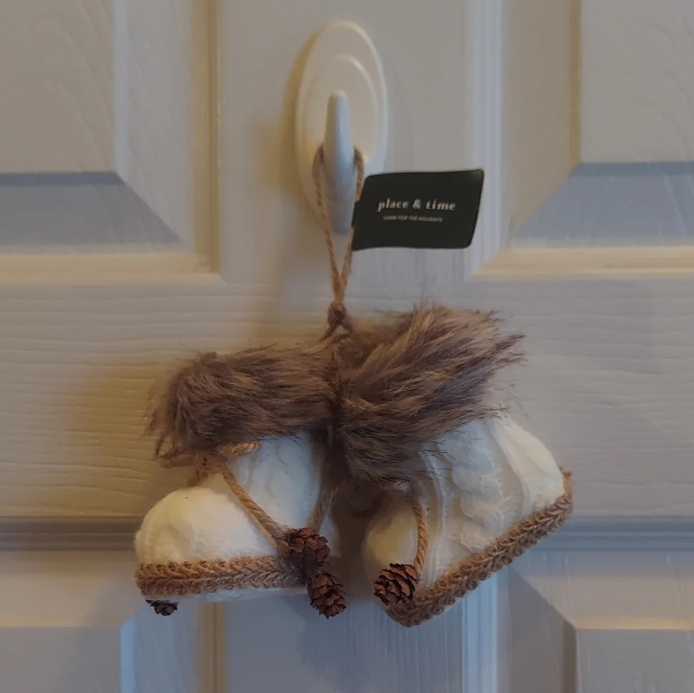 Wooly Fur Winter Boots Ornament Bag Charm - 2021 REALISTIC LOOK & FEEL BNWT